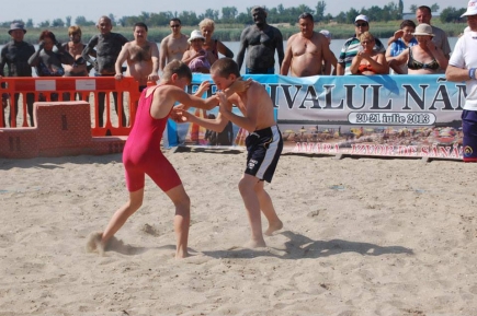 CHAMPIONNAT  DE LUTTE DE PLAGE - JUIN